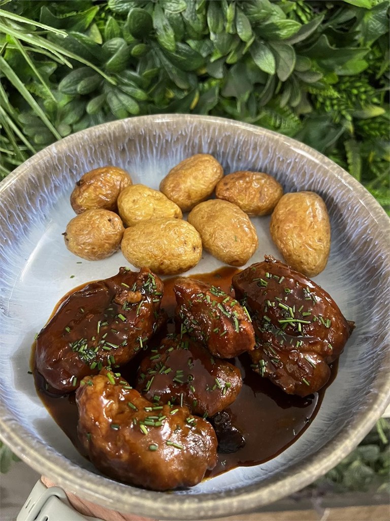  Bochechas de porco ibérico derretidas e batata jazzística - Imagem 1